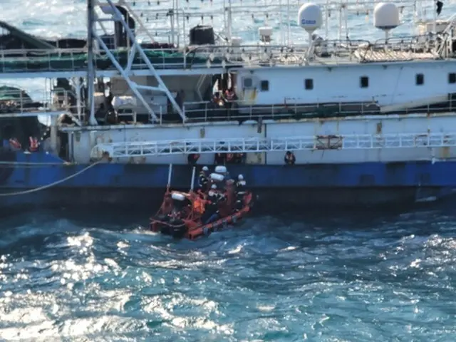 乗組員22人乗った中国漁船、麗水の無人島の岩礁にぶつかり座礁＝韓国（画像提供:wowkorea）