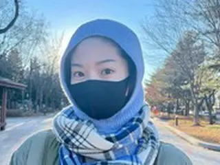 チョンジン（SHINHWA）の妻リュ・イソさん、カフェデート…現代版”マッチ売りの少女”ビジュアルもキュート