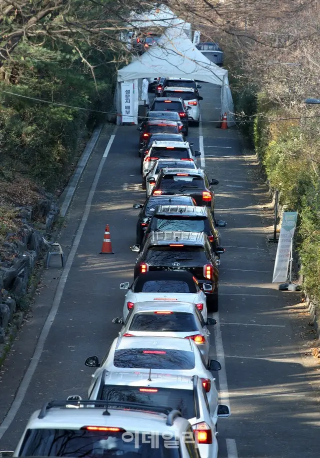 新型コロナ新規感染者”連日最多”記録の韓国、検査場に並ぶ車…「長蛇の列」（画像提供:wowkorea）