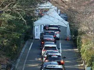 新型コロナ新規感染者”連日最多”記録の韓国、検査場に並ぶ車…「長蛇の列」