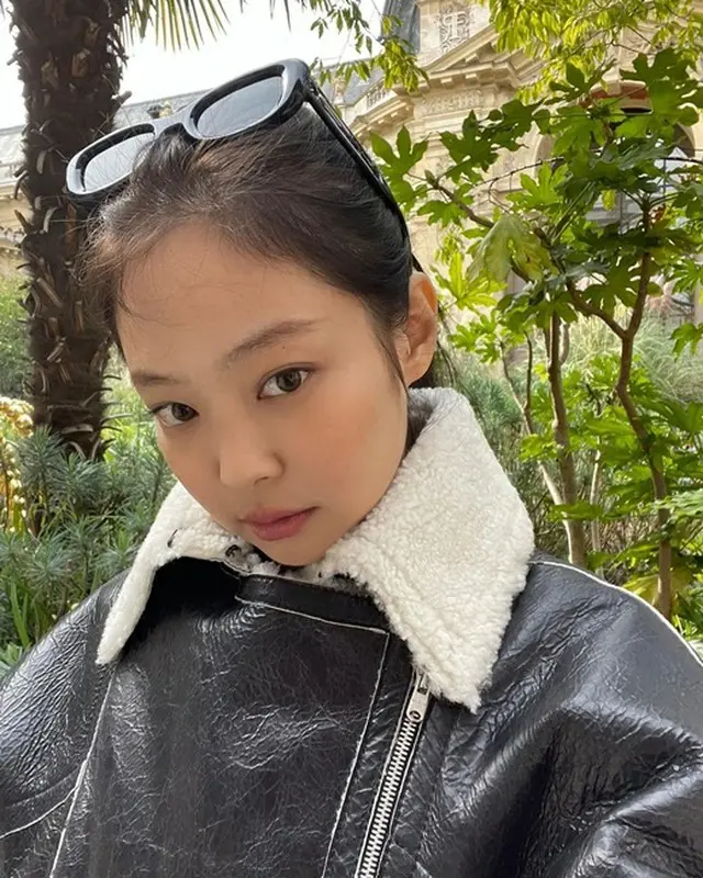 BLACKPINK」のメンバー、ジェニーがスタイリッシュな姿を披露した（画像提供:wowkorea）