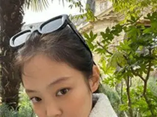 ジェニー（BLACKPINK）、パリで撮影した画報のような写真…さすがファッショニスタ