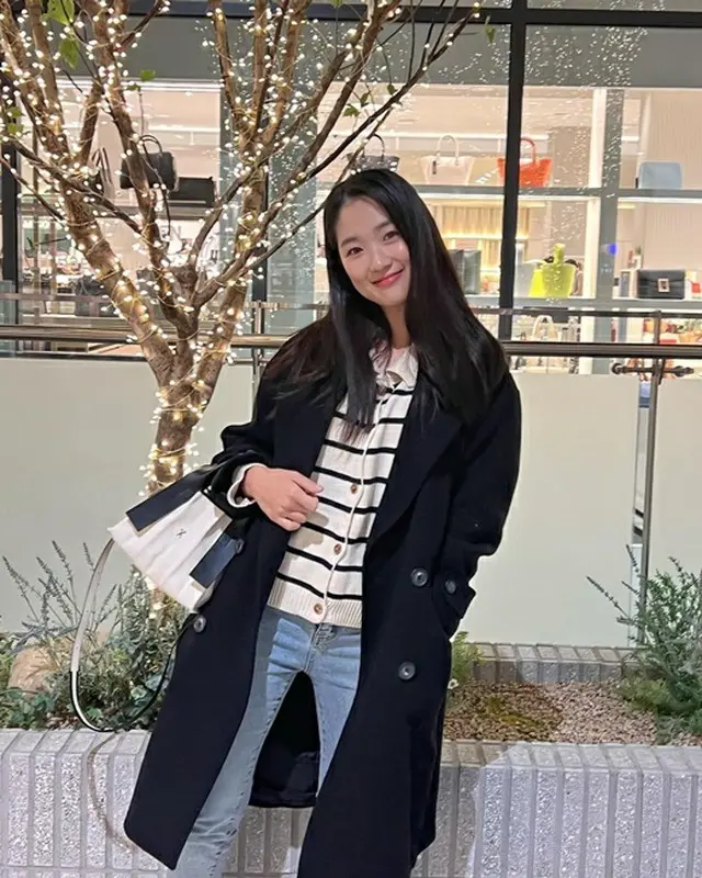 女優キム・ヘユン、さらにかわいくなったビジュアル披露…カジュアルスタイルで清純美（画像提供:wowkorea）