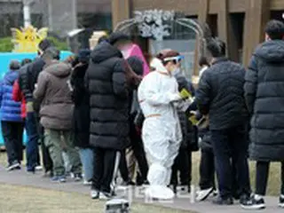 感染者連日7000人台…韓国政府「移動・接触制限を多様に検討中」