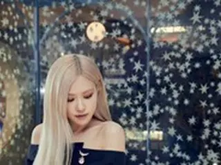 ROSE（BLACKPINK）、ジュエリーを見つめる姿が女神のよう…圧倒的美貌を誇る