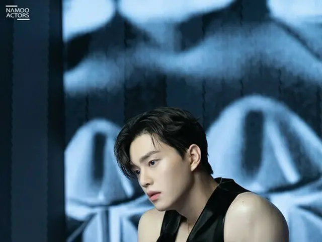 俳優のソン・ガンが写真を公開……大人の魅力を披露（画像提供:wowkorea）
