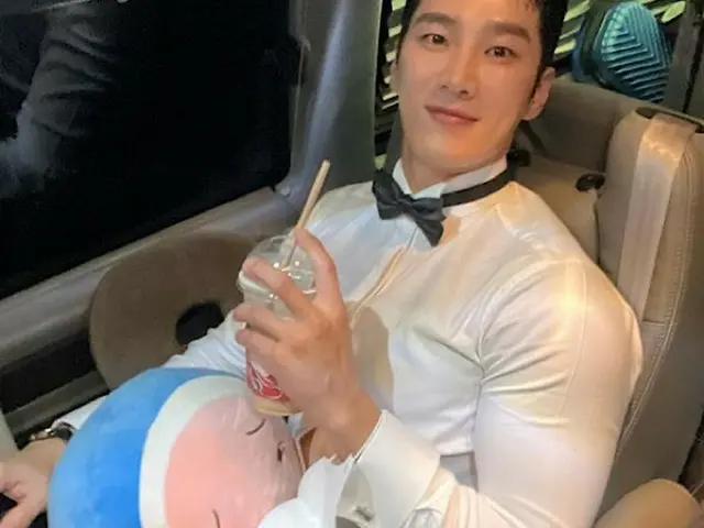 俳優アン・ボヒョン、張り裂けそうなシャツ…「二の腕が顔ぐらい大きい」(画像提供:wowkorea)