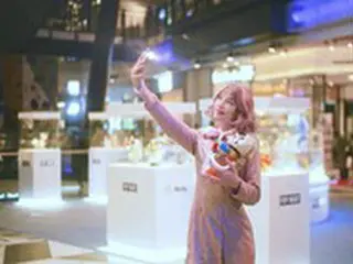 この女性のせいで大騒ぎ？…ショッピングモールに実際に登場した「バーチャルヒューマン」＝韓国報道