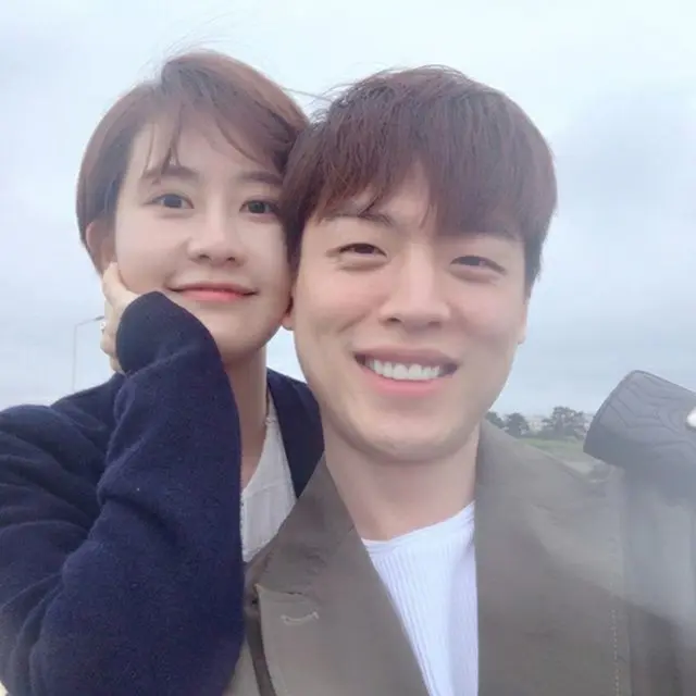 女子アナのキム・スジ、歌手ハン・ギジュと結婚発表 「一目ぼれした瞬間がテレビで放映…歴史的な瞬間を大切に」（画像提供:wowkorea）