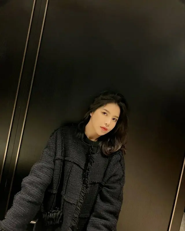 ソラ（MAMAMOO）、”オールブラック”のワントーンコーデで真冬の美しさを披露（画像提供:wowkorea）