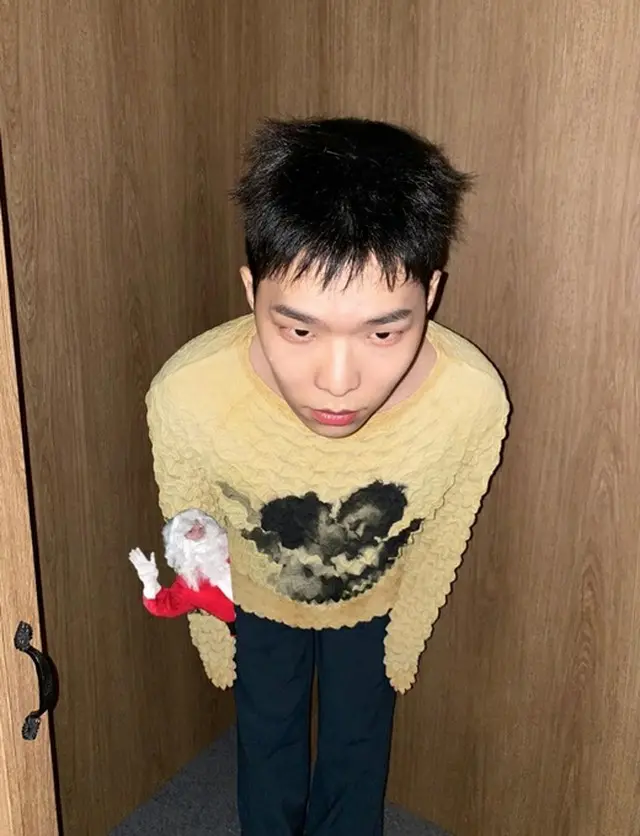 兄妹デュオ「AKMU」のメンバー、イ・チャンヒョクが自撮りを共有した。（画像提供:wowkorea）