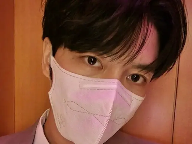 ジェジュン、彫刻のようなビジュアルがさらに輝く“パーフェクトなスーツ姿”(画像提供:wowkorea)