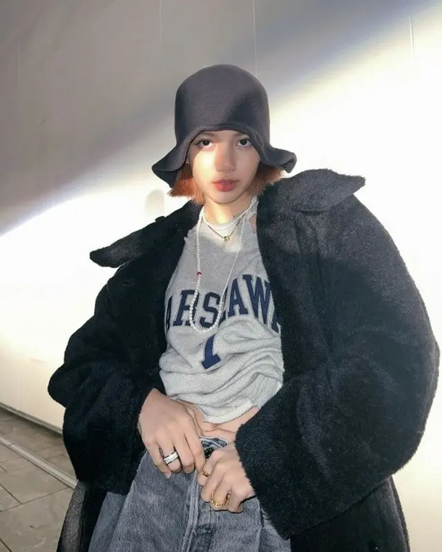 LISAがかっこいい魅力を披露した（画像提供:wowkorea）