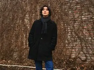 「JANNABI」チェ・ジョンフン、得意のレトロスタイルでGD（BIGBANG）の限定版スニーカーを自慢