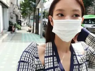 JENNIE（BLACKPINK）、街中でも芸能人の雰囲気…ファンに90度のあいさつまで