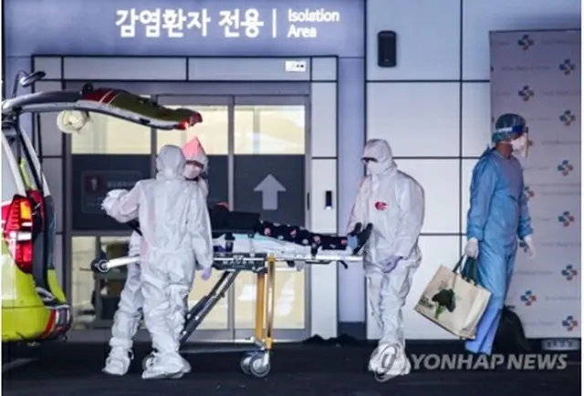 医療機関に搬送される新型コロナウイルス患者（資料写真）＝（聯合ニュース）