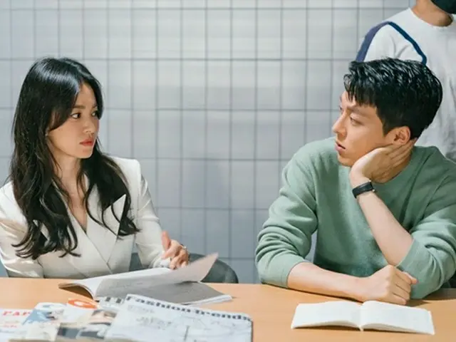 ドラマ「今、別れの途中です」主演ソン・ヘギョ、相手役チャン・ギヨンを”穴が開くほど”見つめながらリハ中(画像提供:wowkorea)