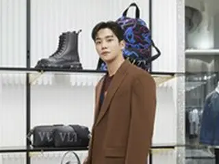 ロウン（SF9）、デパートをランウェーに変える…9頭身の比率で“視線強奪”