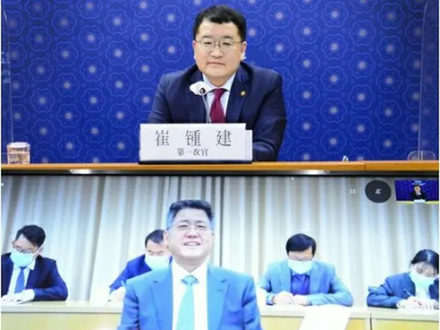 崔鍾建氏（上）と楽玉成氏（外交部提供）＝（聯合ニュース）≪転載・転用禁止≫