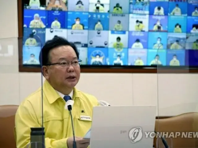会議で発言する金首相＝24日、ソウル（聯合ニュース）