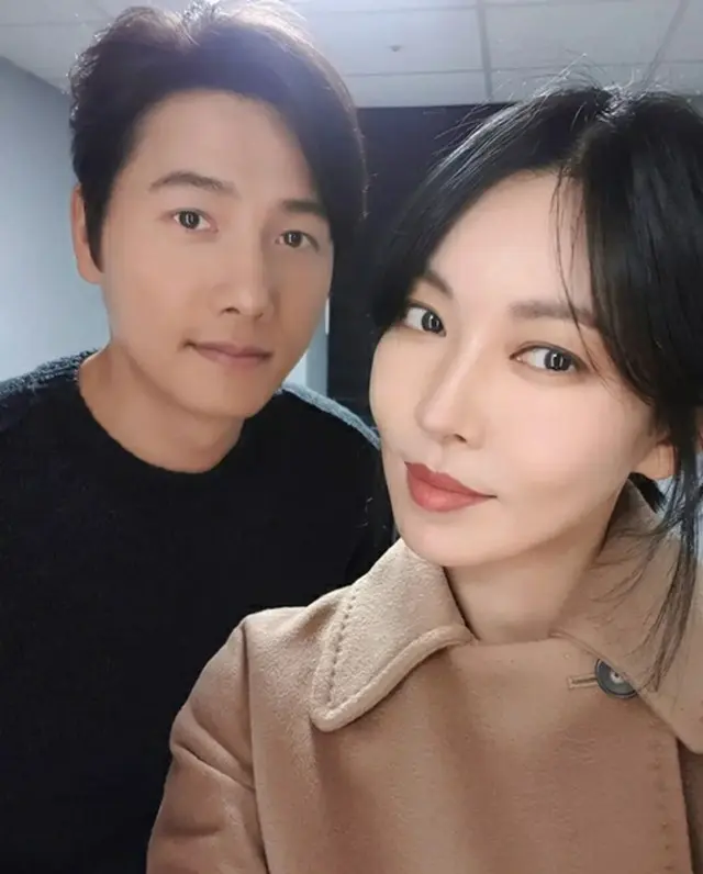 女優キム・ソヨン、夫イ・サンウと仲良く自撮りに羨望の声（画像提供:wowkorea）
