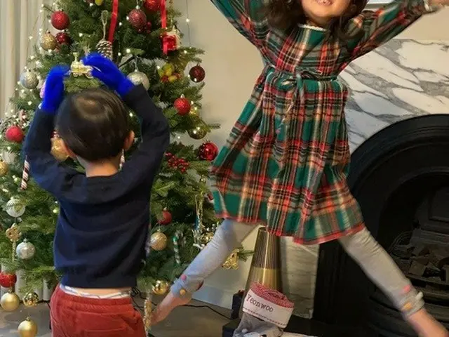 ”元韓国サッカー代表パク・チソンの妻”キム・ミンジ、イギリスから「メリークリスマス」…近況を公開（画像提供:wowkorea）