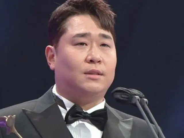 「2021 KBS芸能大賞」で大賞を受賞し、喜びを語るムン・セユン。（画像提供:wowkorea）