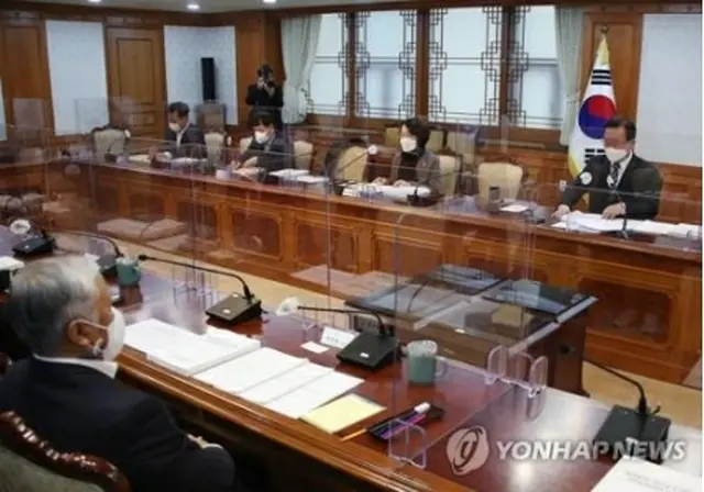 政府ソウル庁舎で開かれた第１０回原子力振興委員会＝２７日、ソウル（聯合ニュース）