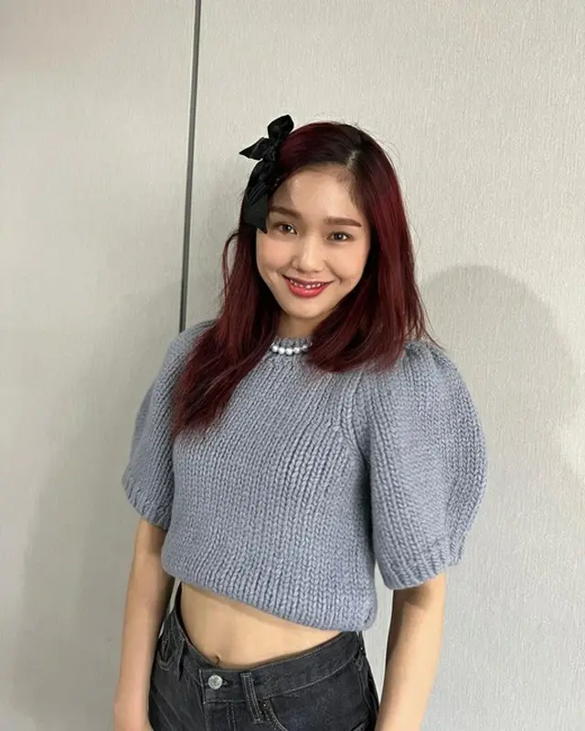「OH MY GIRL」ミミ、クロップトップファッションで後姿も完璧（画像提供:wowkorea）