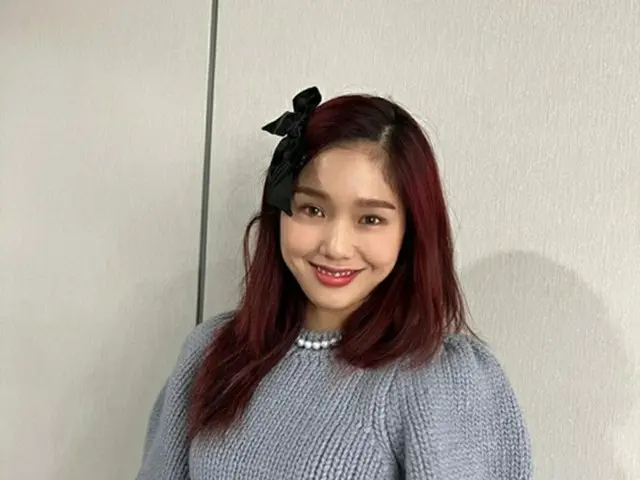 「OH MY GIRL」ミミ、クロップトップファッションで後姿も完璧（画像提供:wowkorea）