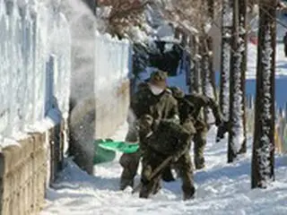 「なぜ将兵たちだけ除雪するのか…公務員は？」除雪支援軍にネットユーザーら批判＝韓国