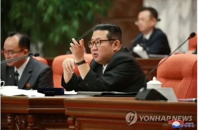 ２８日に開かれた党中央委員会総会の２日目会議に出席した金正恩氏＝（朝鮮中央通信＝聯合ニュース）