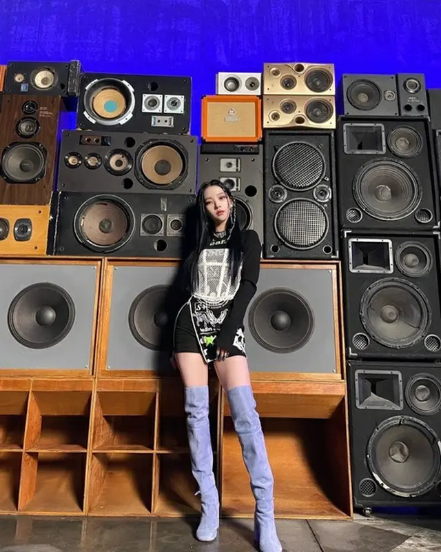 「aespa」KARINA、9頭身の抜群スタイルで感嘆誘う…ファンキーな衣装もぴったり（画像提供:wowkorea）