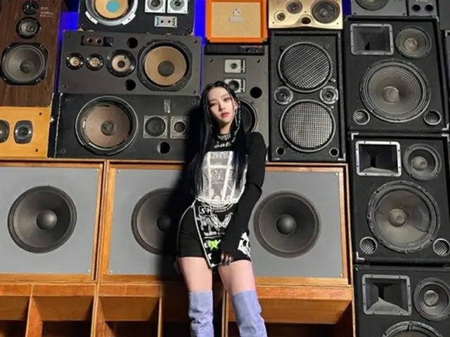 「aespa」KARINA、9頭身の抜群スタイルで感嘆誘う…ファンキーな衣装もぴったり（画像提供:wowkorea）