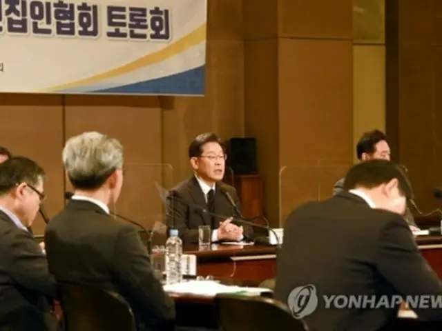 討論会で発言する李在明氏（国会写真記者団）＝３０日、ソウル（聯合ニュース）