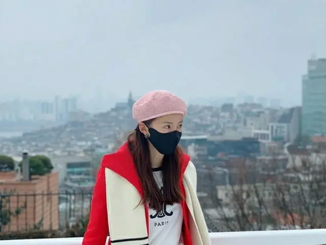 女優イ・シヨン、全身ブランド品のラグジュアリーファッション公開（画像提供:wowkorea）