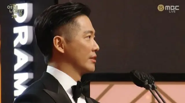 俳優ナムグン・ミン、「MBC演技大賞」大賞の栄誉に涙で感想…「恋人チン・アルム、そばにいてくれてありがとう愛している」 （画像提供:wowkorea）