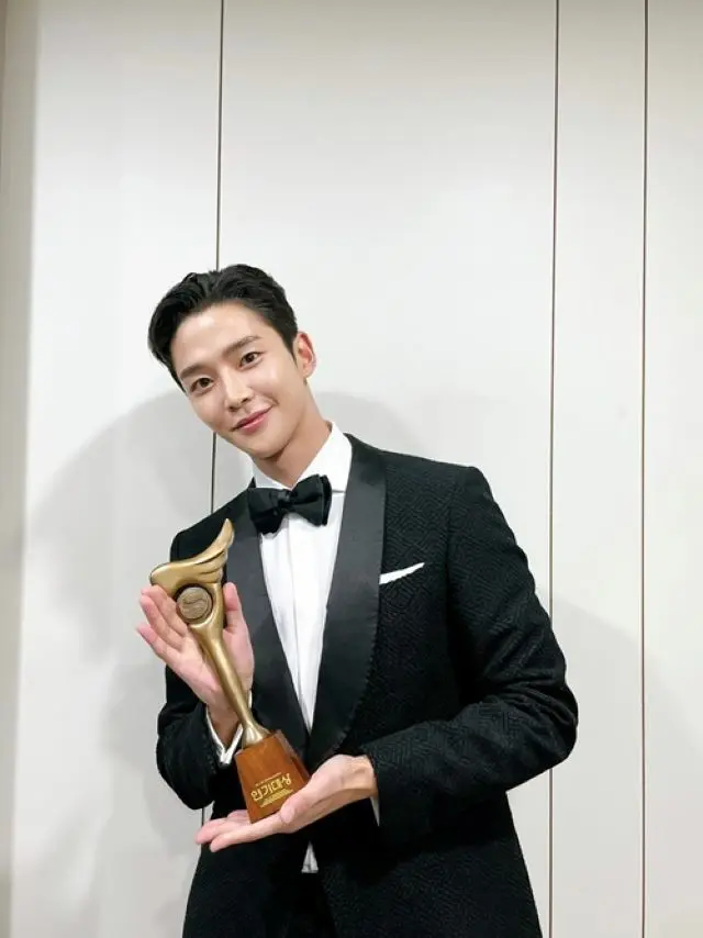 ドラマ「恋慕」主演のロウン（SF9）、「2021 KBS演技大賞」で3冠獲得への感想明かす…共演の女優パク・ウンビンにも感謝（画像提供:wowkorea）