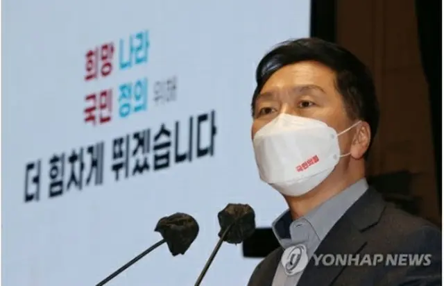 国会で開かれた議員総会で発言する金起ヒョン氏（国会写真記者団）＝３日、ソウル（聯合ニュース）