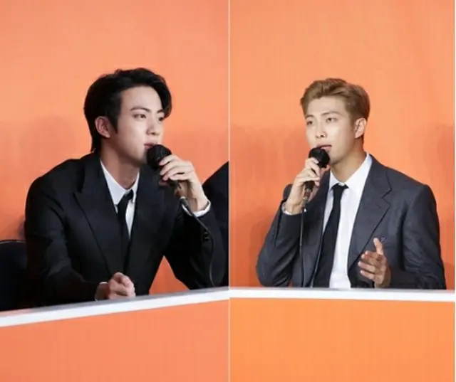 BTSのRMさん（右）とJINさん（ビッグヒットミュージック提供）＝（聯合ニュース）≪転載・転用禁止≫
