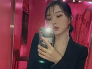 イェリン（元GFRIEND）、ブラックスーツでクール＆シックにきめた姿を披露
