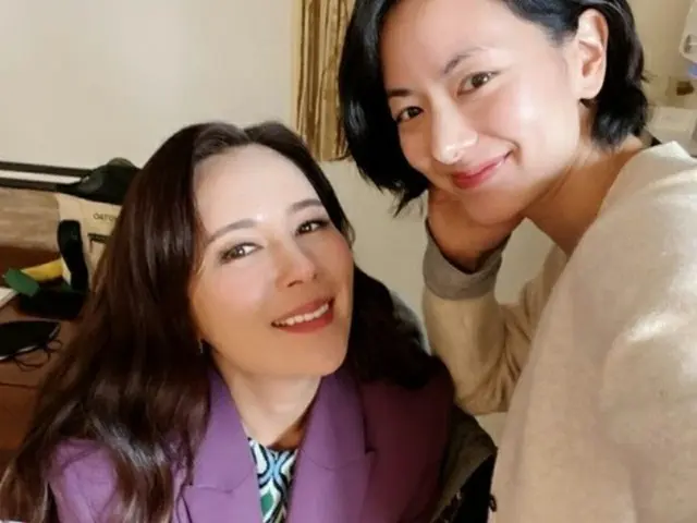 エバ＆リエ（秋葉里枝）、変わらぬ友情…「日本語での会話が5分ももたずに韓国語」（画像提供:wowkorea）