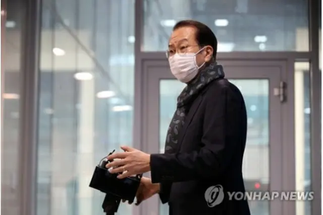 5日、国会で記者団の質問に答える権氏（国会写真記者団）＝（聯合ニュース）
