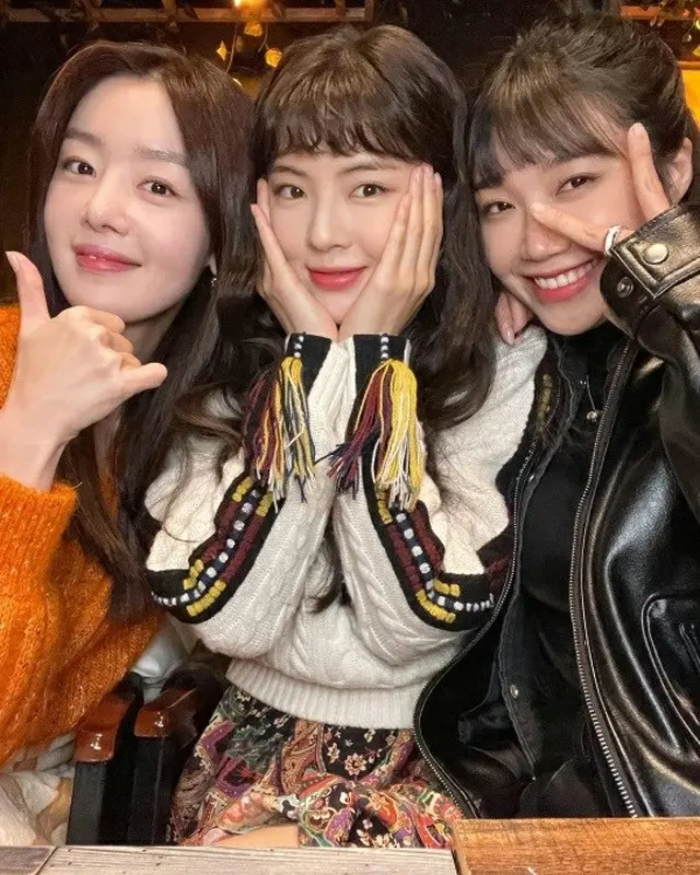 ソナ（元Secret）＆女優イ・ソンビン＆ウンジ（Apink）、仲良しスリーショットを公開（画像提供:wowkorea）