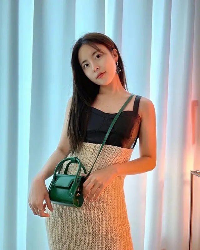 女優ミン・ドヒがSNSに写真を掲載…イヤリングが大きく見える小顔（画像提供:wowkorea）