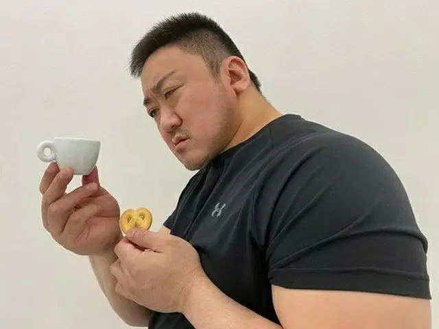 俳優マ・ドンソク、ハルクのような筋肉に似合わないとても小さなコーヒーカップ…「これがマブリー」（画像提供:wowkorea）