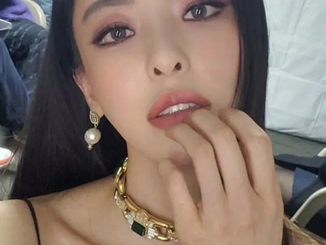 女優イ・ダヒ、セクシーなブラックドレスで魅惑的なオーラを発散（画像提供:wowkorea）
