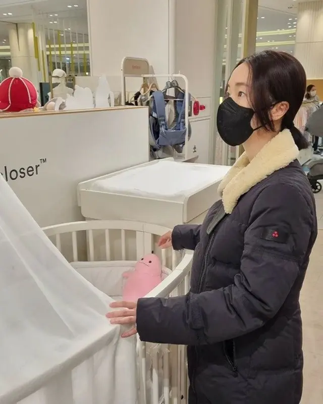 ”妊娠中”女優イ・ジョンヒョン、「かわいいものがいっぱい」…赤ちゃんの部屋作りスタート（画像提供:wowkorea）