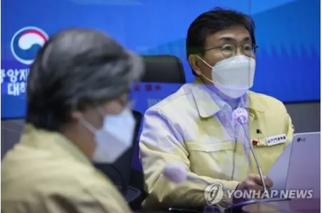 中央災難安全対策本部の会議で発言する権氏＝１０日、ソウル（聯合ニュース）