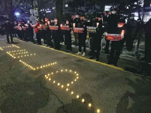 10日の午後10時頃、韓国ソウルの国会前で、自営業者たちによるロウソク集会が行なわれた（画像提供:wowkorea）